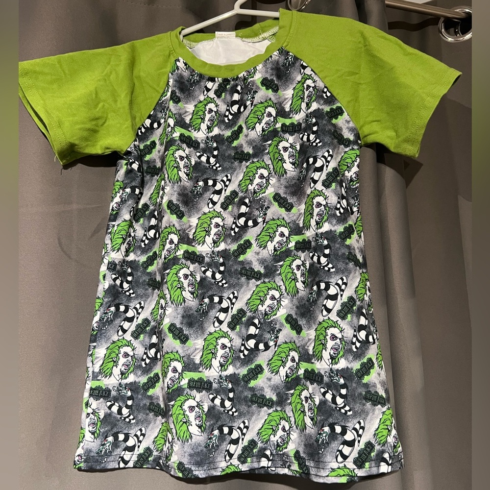 Kids Beetlejuice T-shirt sand worm size 7/8 girls or boys